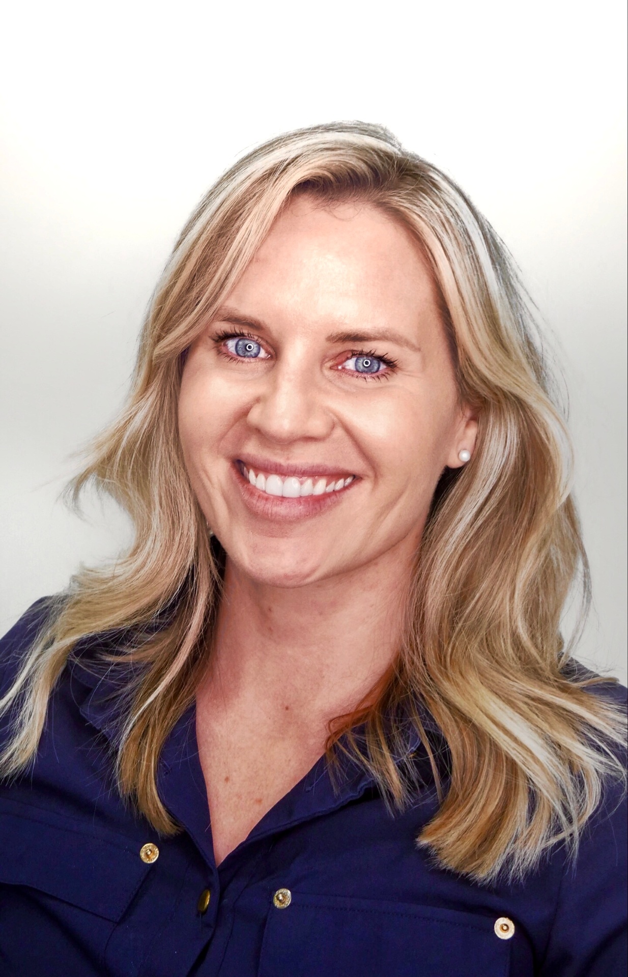 Sarah Nichols, Highclere Wellness kinesiology practitioner, photographed warmly in natural light